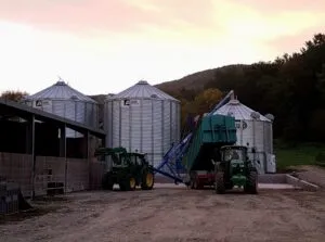 installation ciel bleu silo silos cellule sécheuse Manutention SUKUP